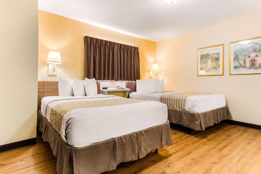 Studio 6 Extended Stay - Myrtle Beach, SC 27/60