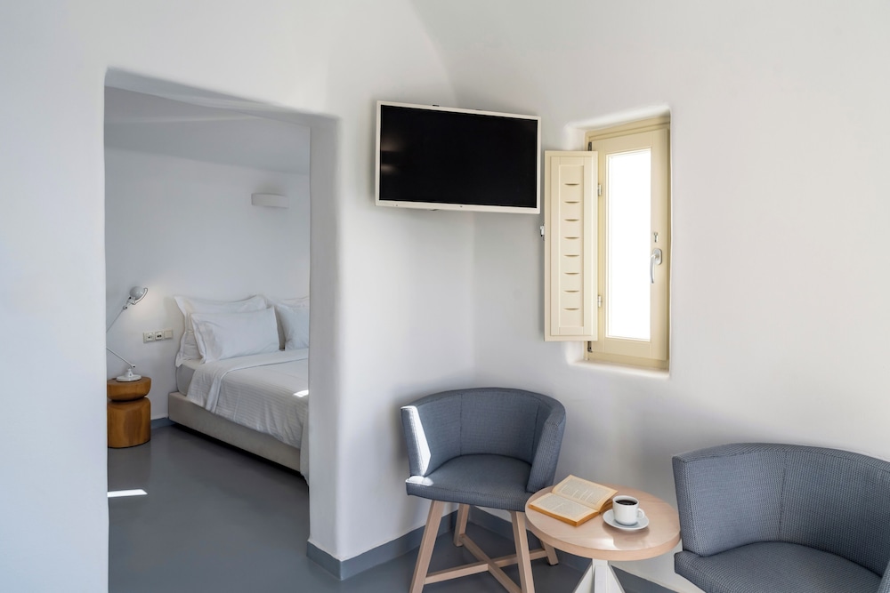 Cliff Side Suites Hotel 38/62