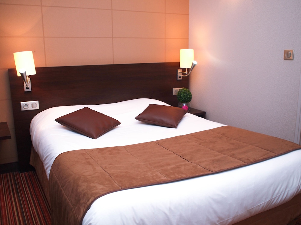 ROOM, DOUBLE BED