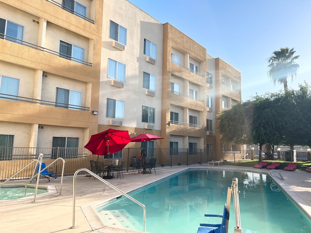 Ramada by Wyndham Bakersfield North 4/44