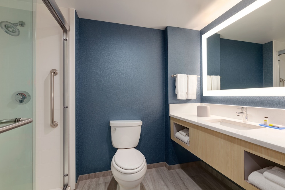 Holiday Inn Express Hotel And Suites Norfolk Airport 15/60