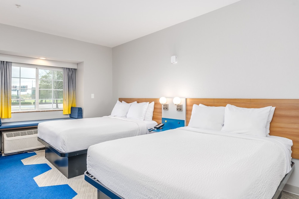 STANDARD, 2 QUEEN BEDS