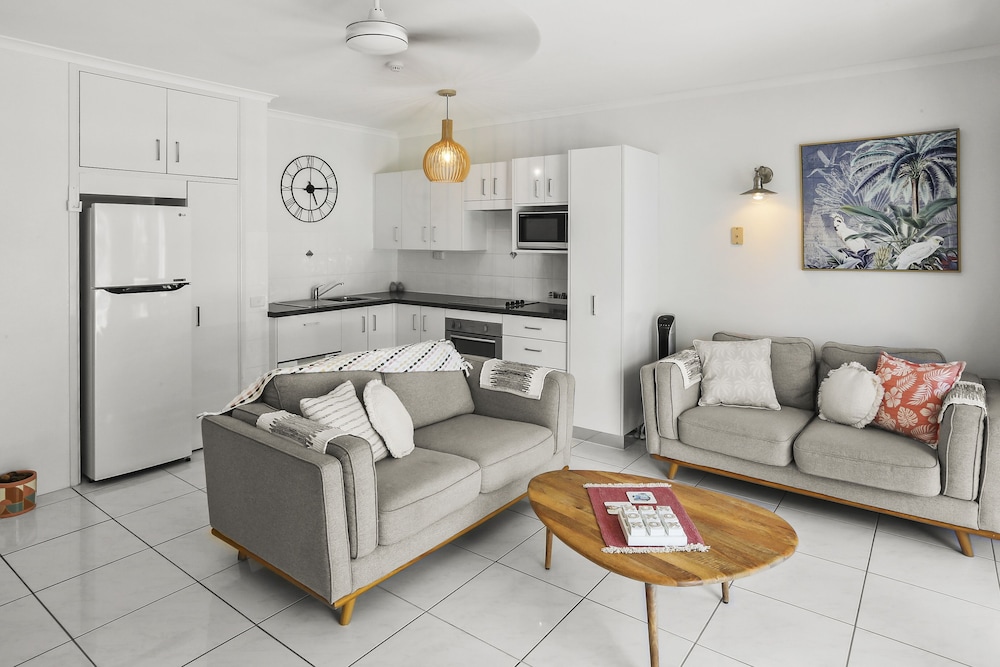 Agincourt Beachfront Apartments 29/72