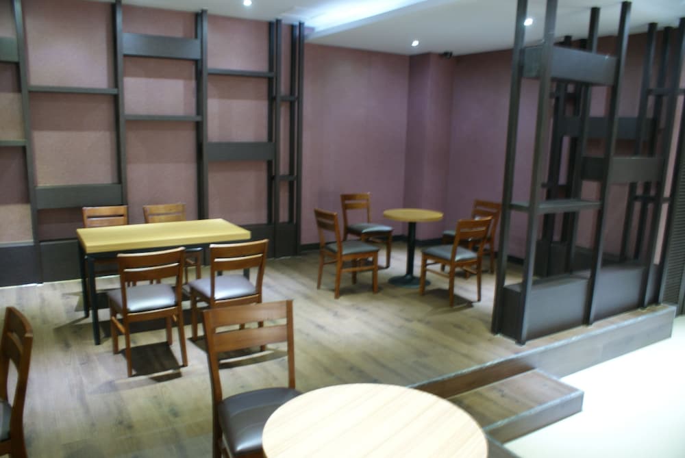 Central Plaza Hotel 39/50