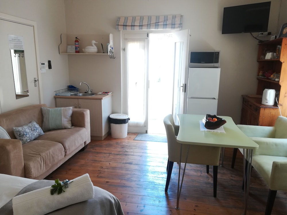AppleBee Guest Cottages 28/50
