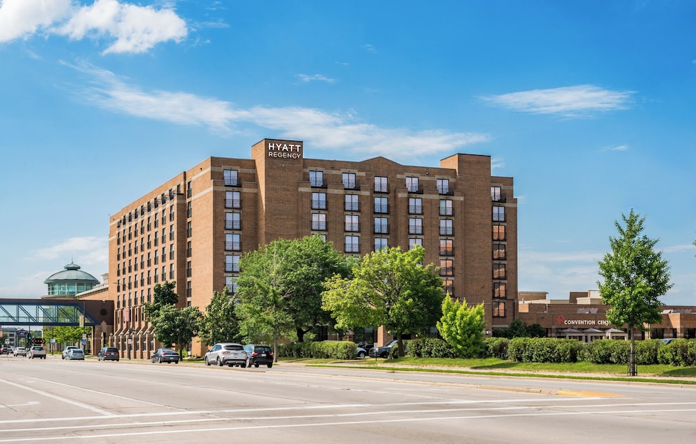 HYATT REGENCY GREEN BAY 52/59