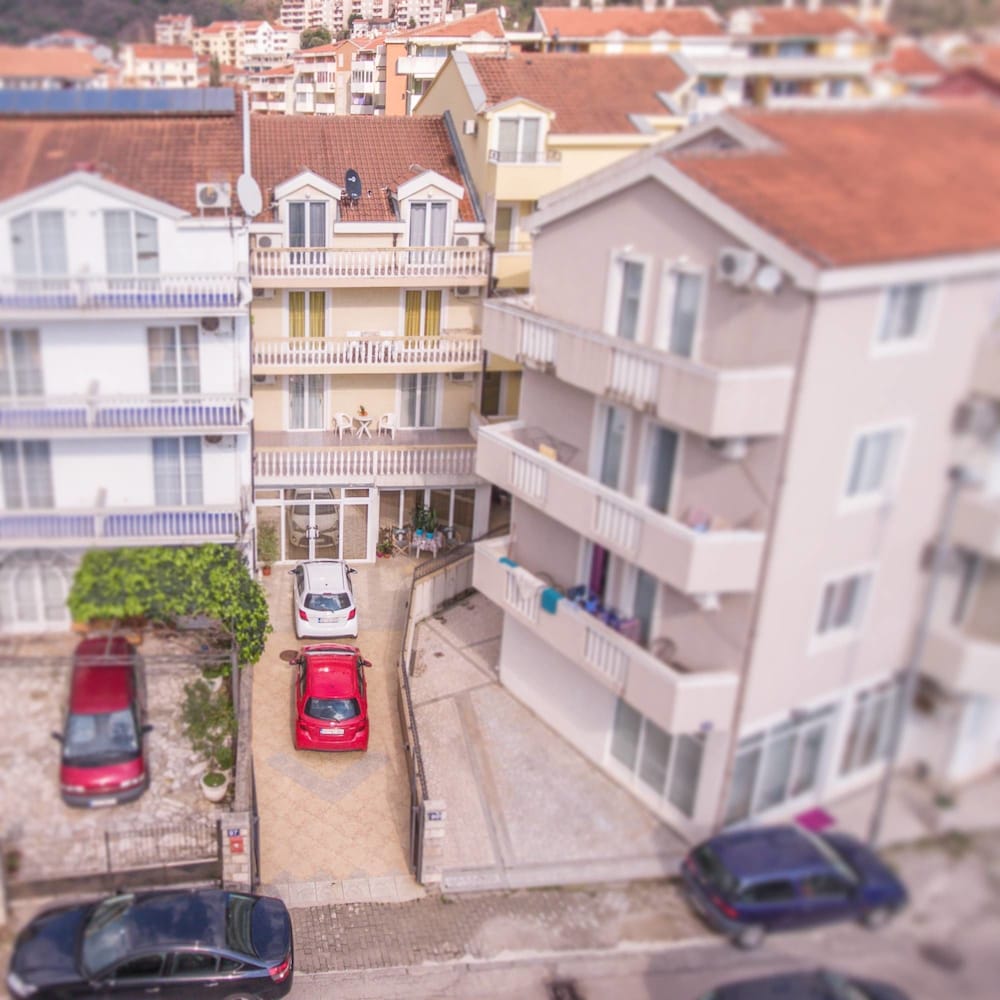 Apartments Venera 3/45