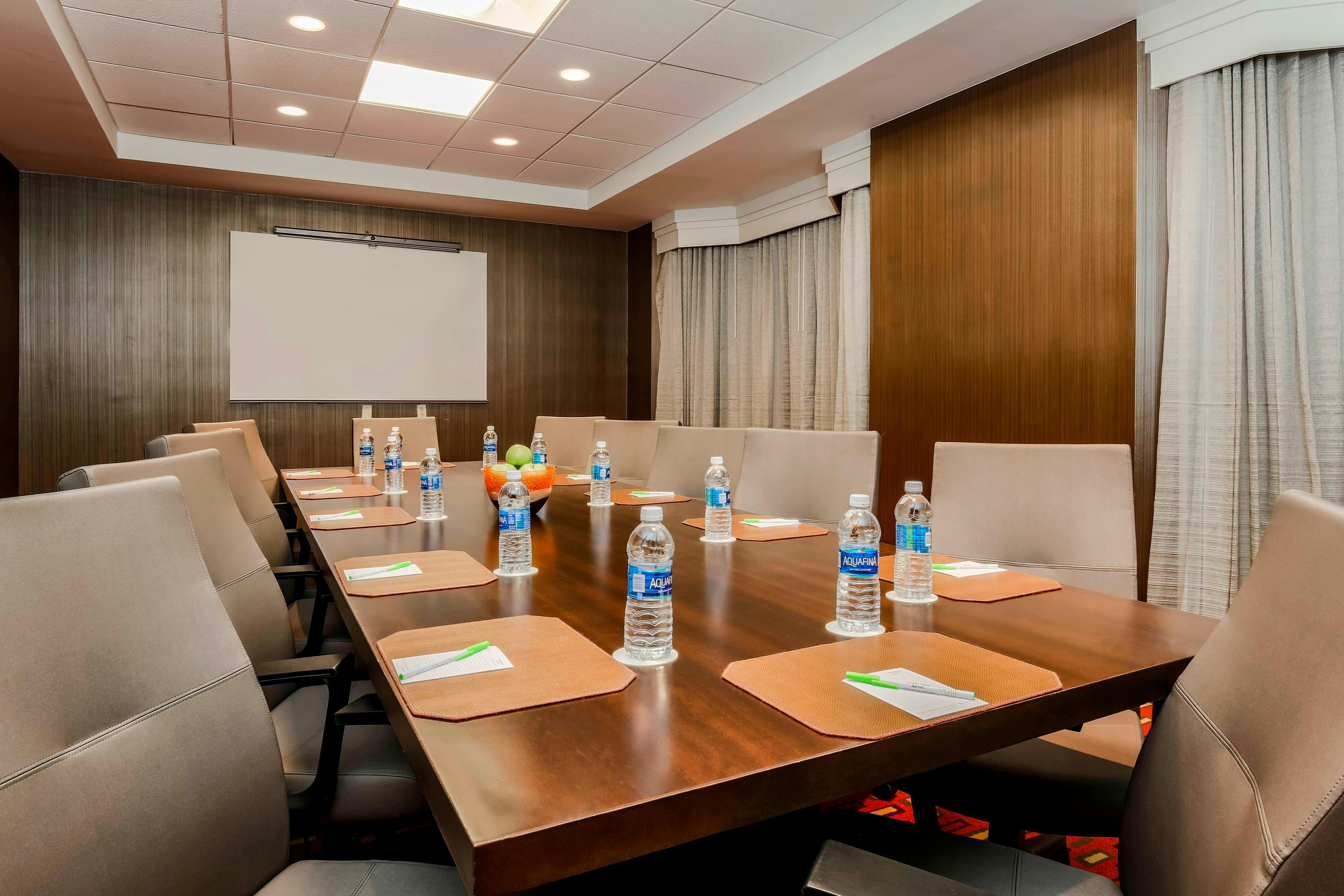 Courtyard by Marriott Orlando Lake Mary/North 19/23