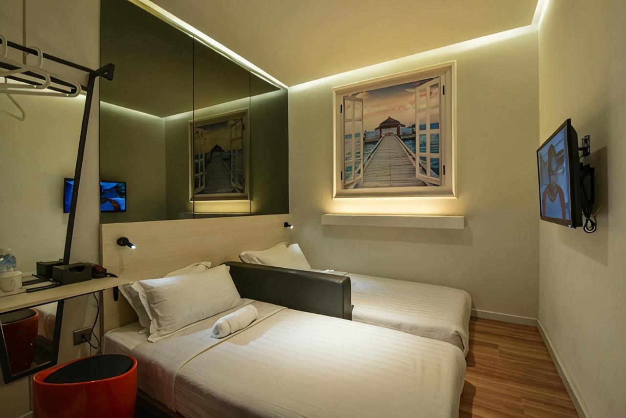 Deluxe, Twin Beds, No Window