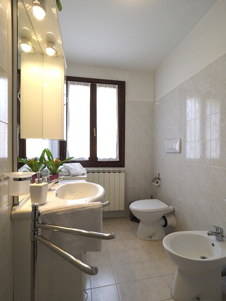 Ambra (CANNAREGIO (CORTE CORTESE) 30/34