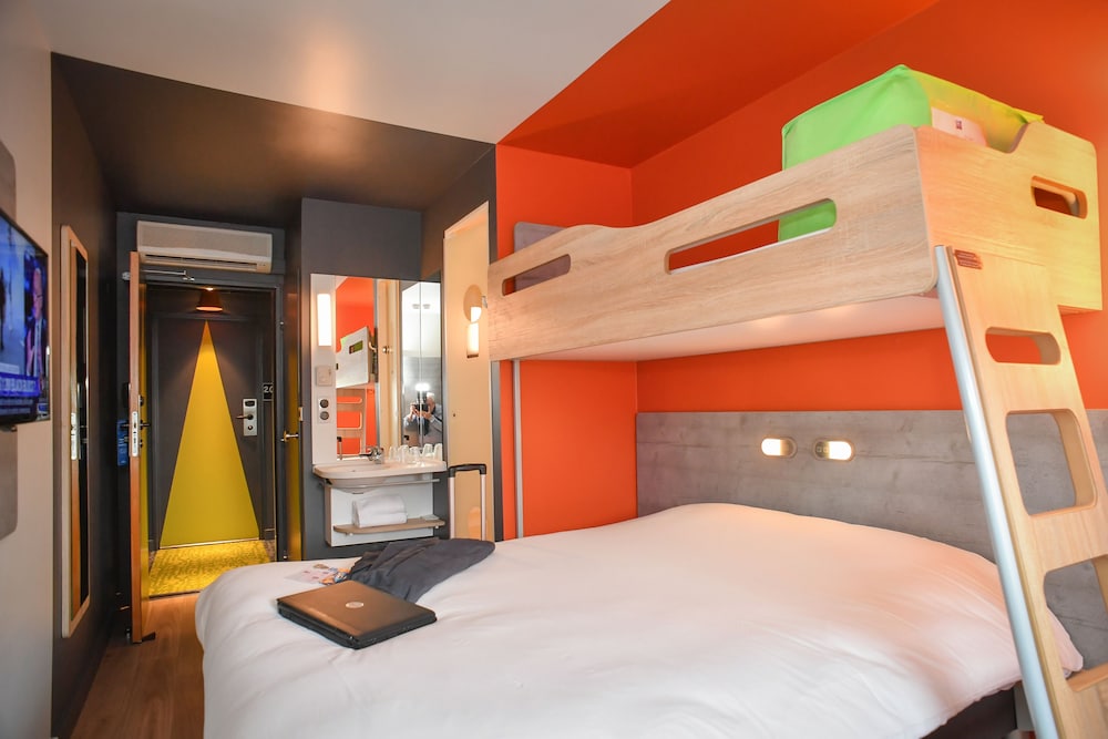 Room, Triple, Double and Bunk Bed, Ibis Budget Saint Lo 2/4