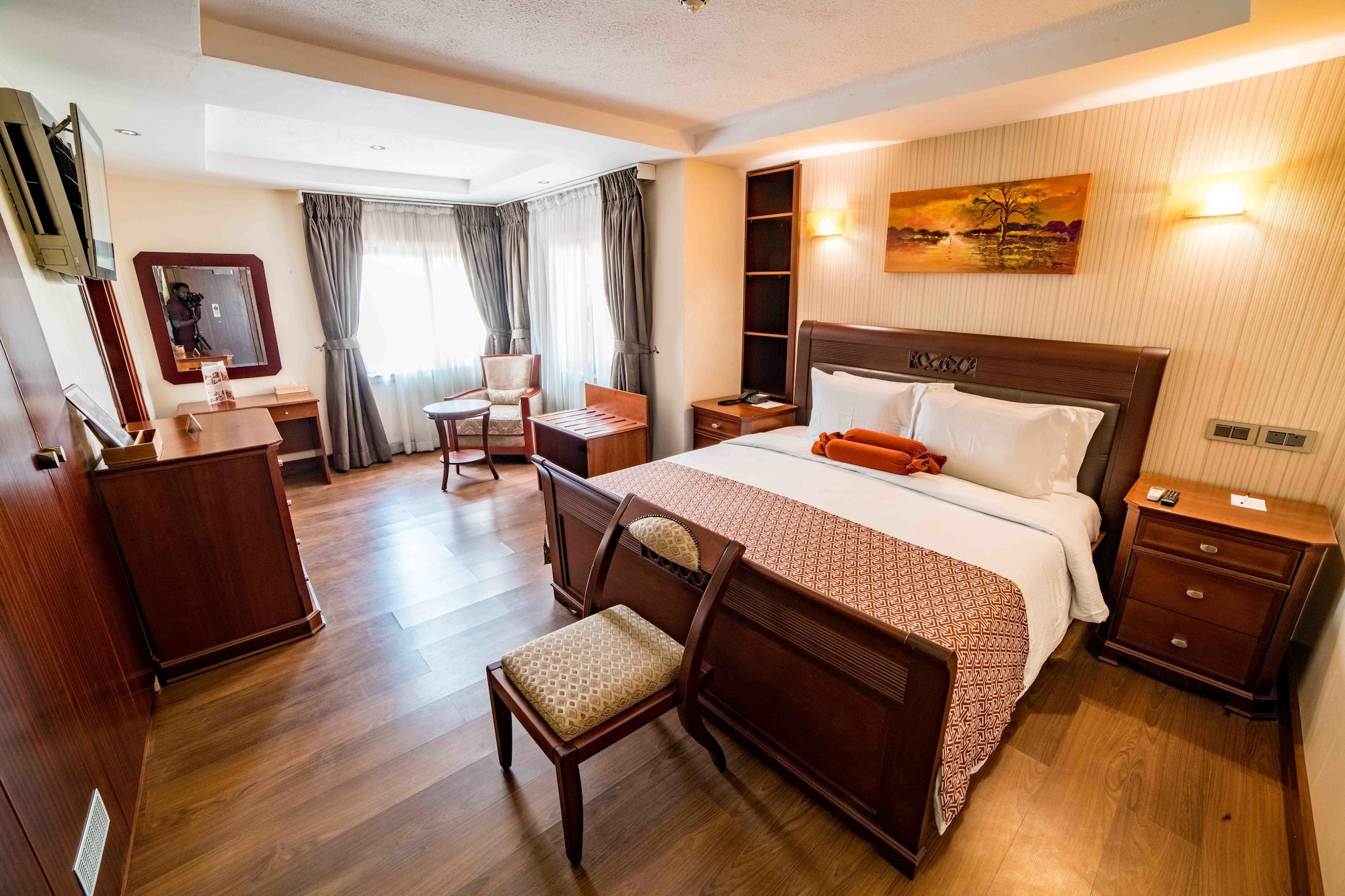 2 BEDROOMS, SUITE