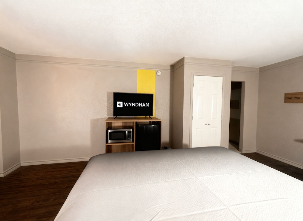 Super 8 by Wyndham Nacogdoches Near University 13/58