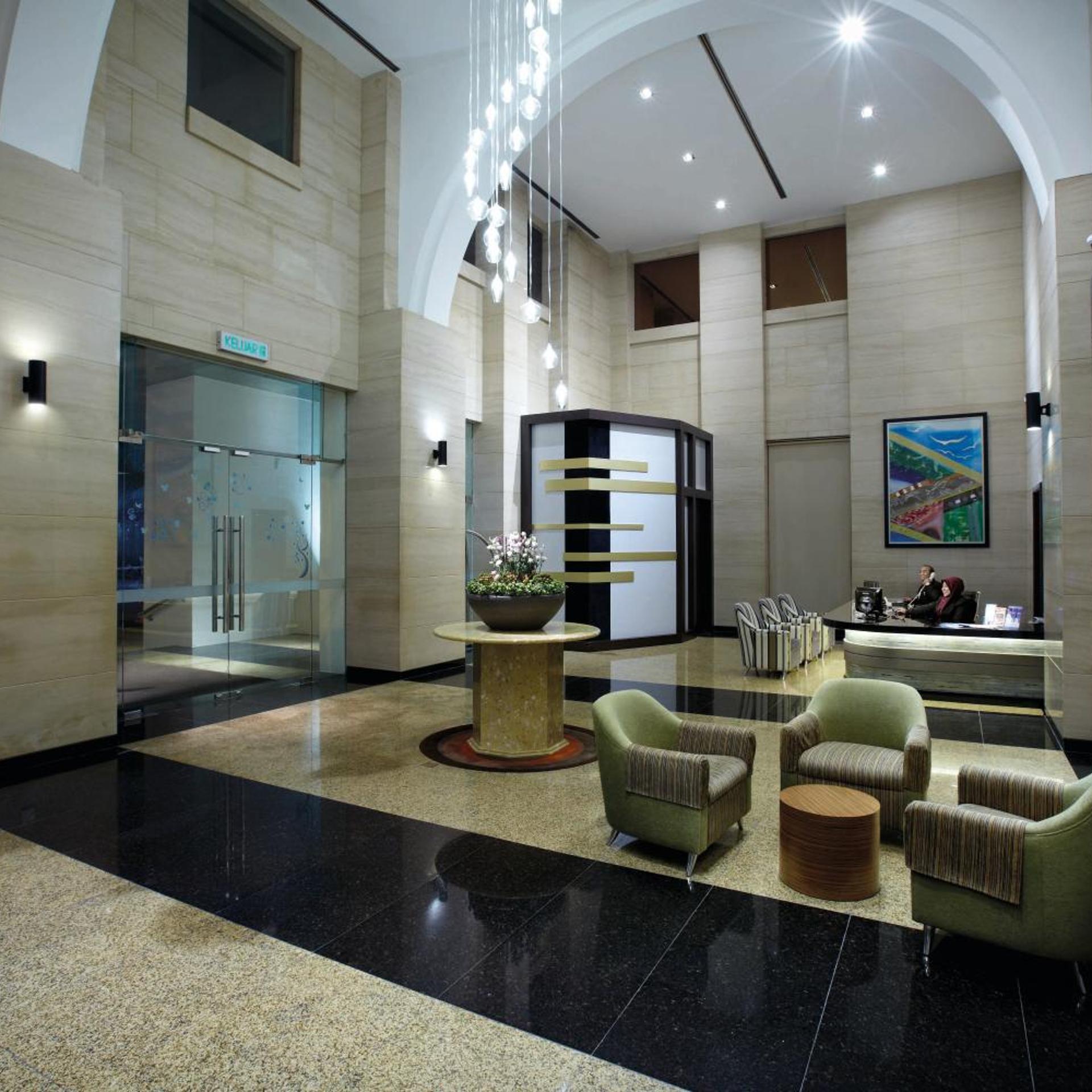 Crown Regency Serviced Suites 24/39