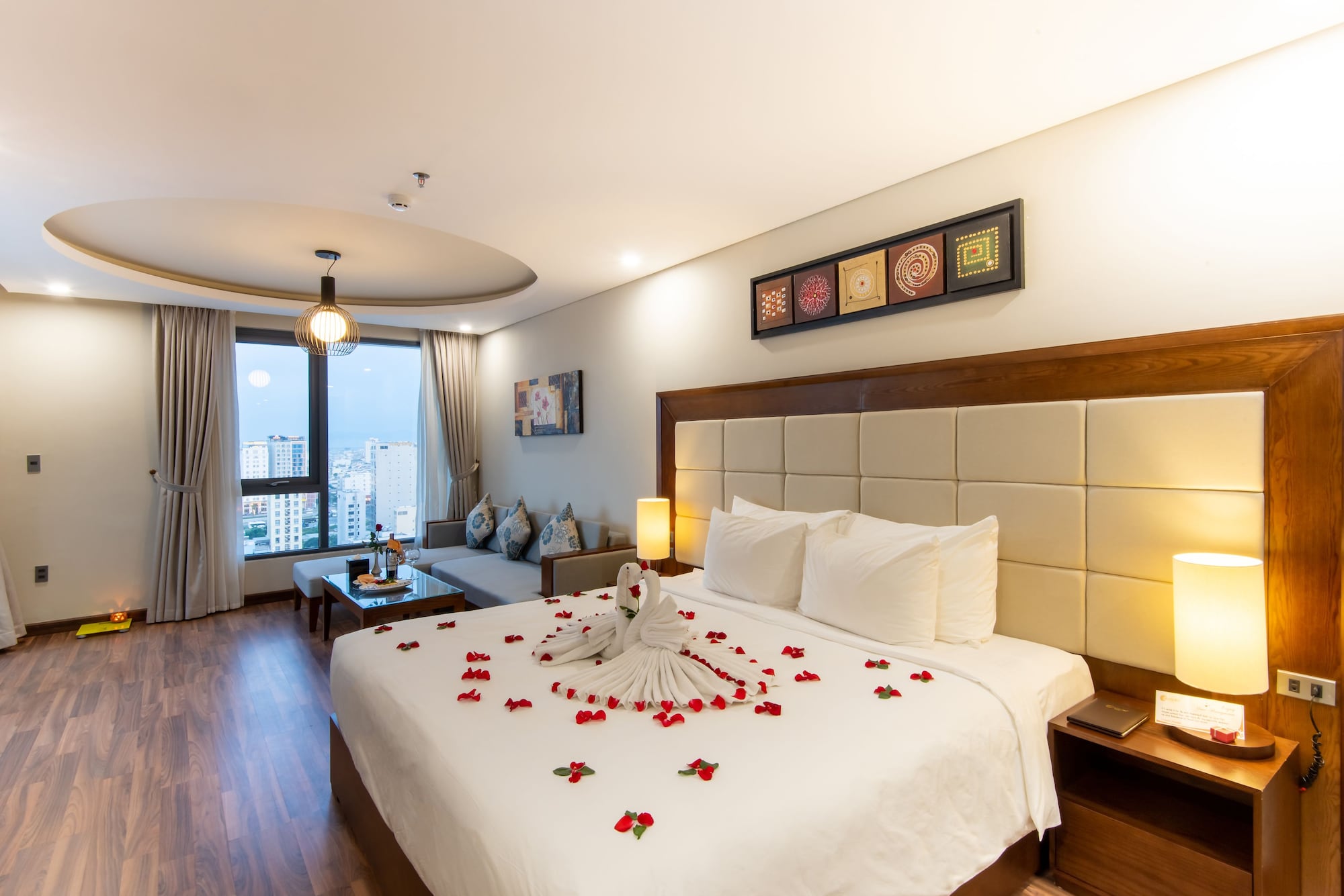 JUNIOR SUITE, PARTIAL OCEAN VIEW, BALCONY