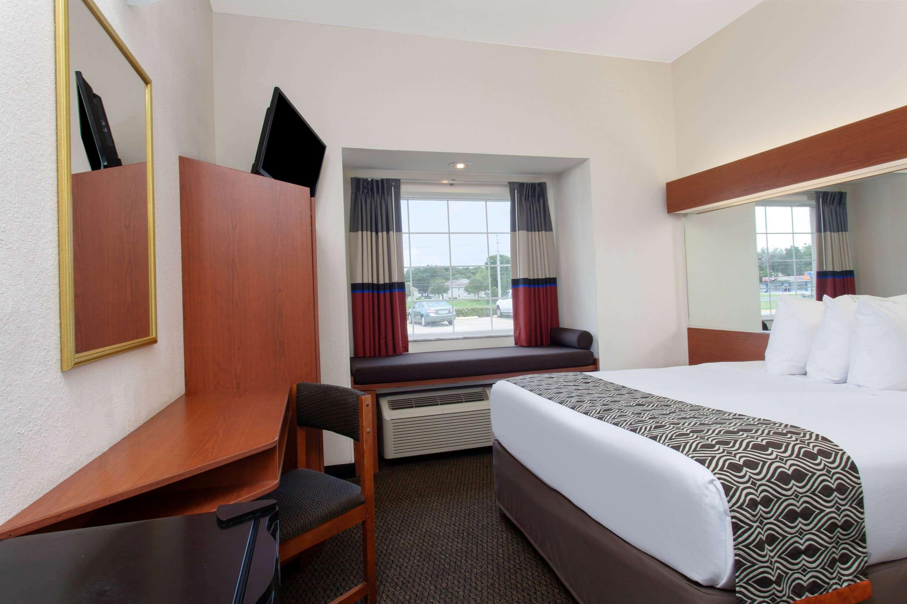 Room, Queen Bed, Accessible