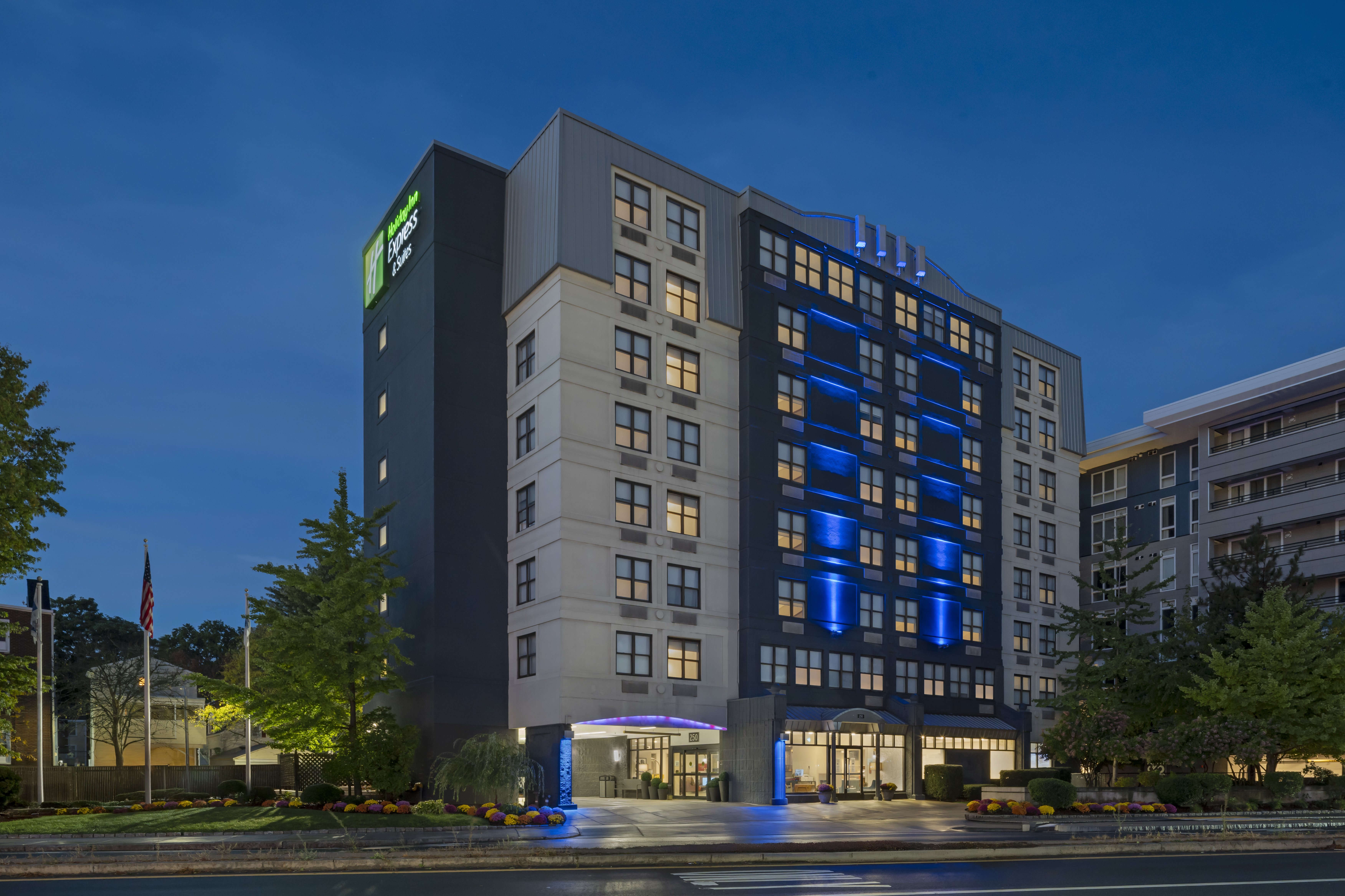 Holiday Inn Express & Suites Boston - Cambridge 7/47