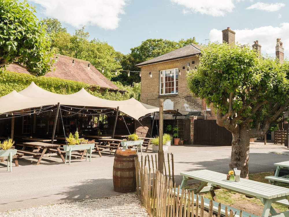Pembroke Arms 39/50