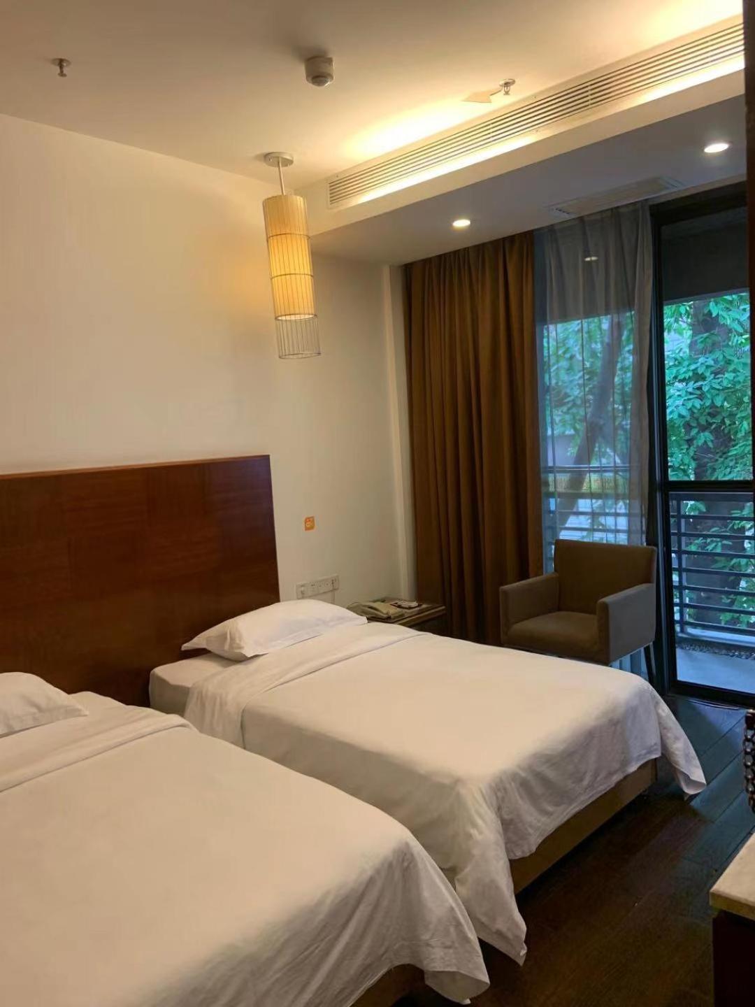 Standard, Double or Twin Bed, Garden View