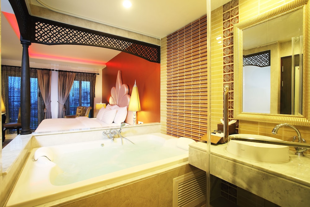 غرفة ديلوكس بسريرين منفصلين بحوض جاكوزي، Chillax Resort 4/5