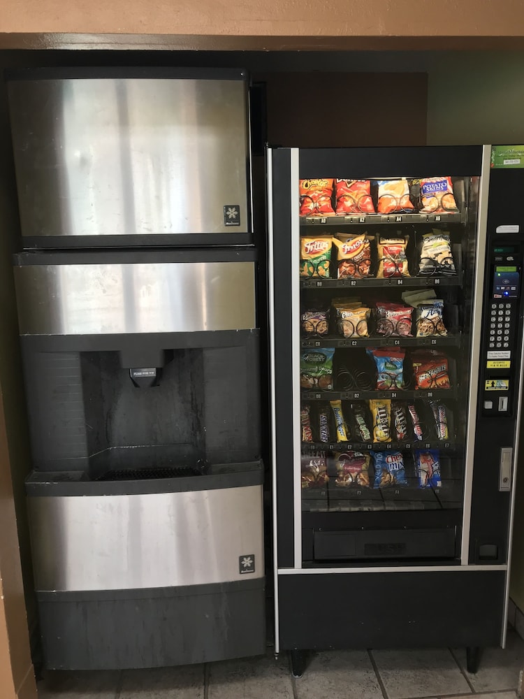 Travelers Inn Medford 35/58
