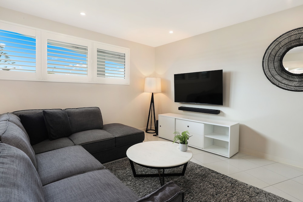 ELEMENT ON COOLUM BEACH 42/75