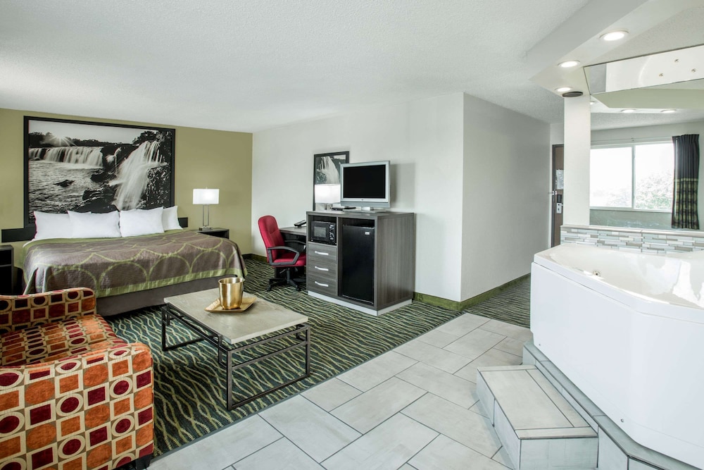 Super 8 By Wyndham Independence Kansas City 34/55