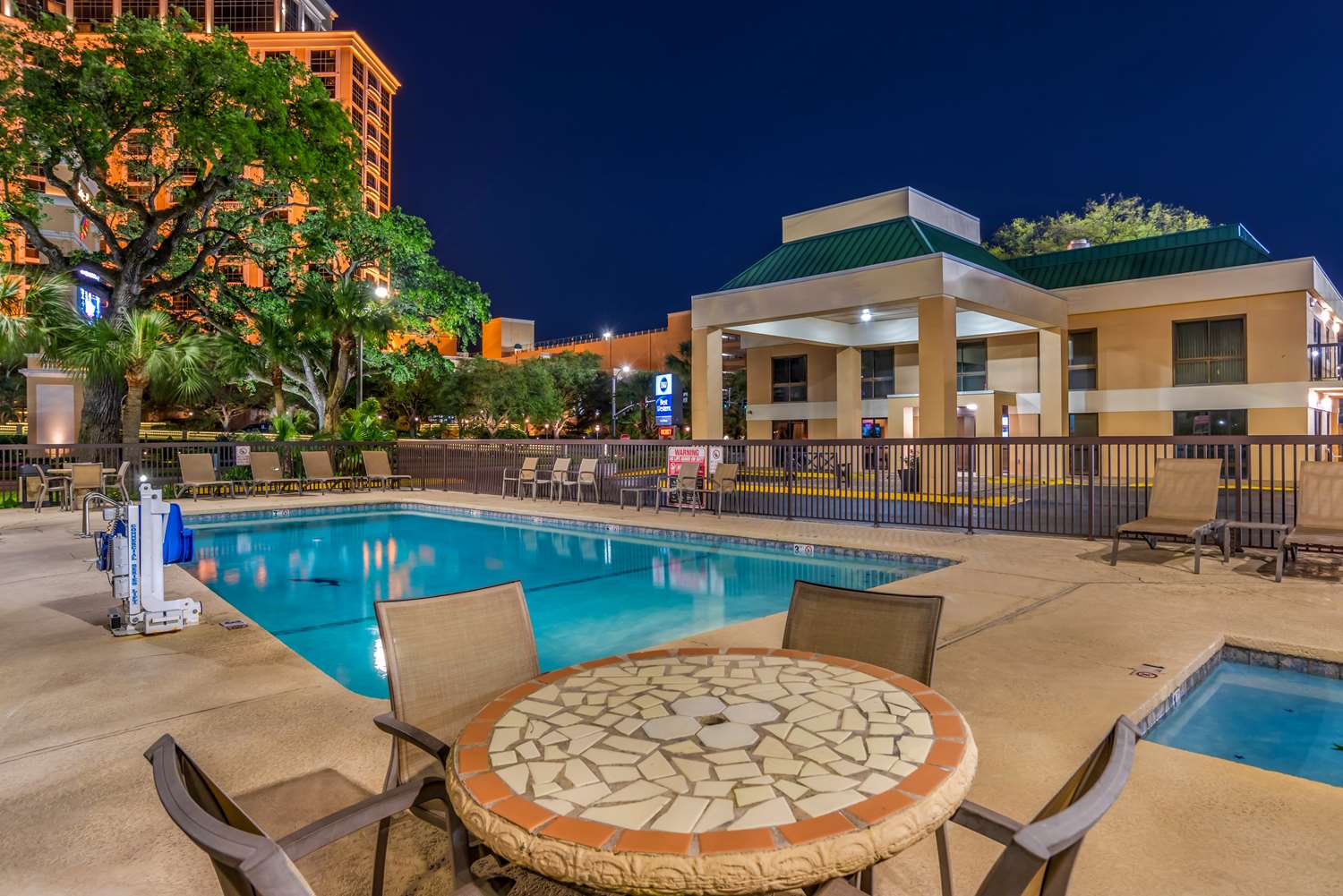 Best Western Oak Manor 4/32