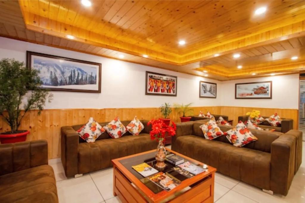 HOTEL HIMGIRI 36/50