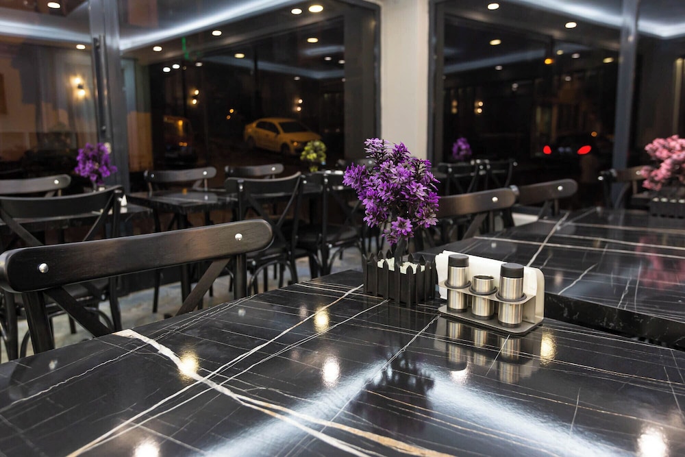 Ria Suites Hotel 33/37