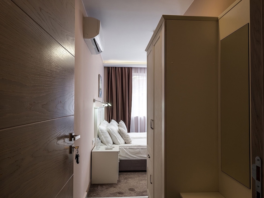 Caro Aparthotel 48/50