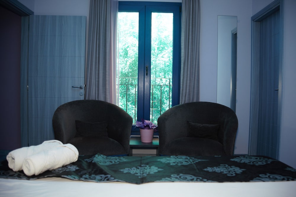 HOtello Guest Suites 15/28