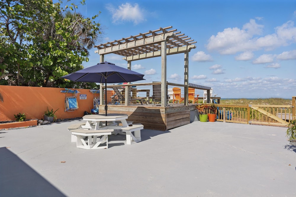 Coco Sands Beachside Cottages 57/63