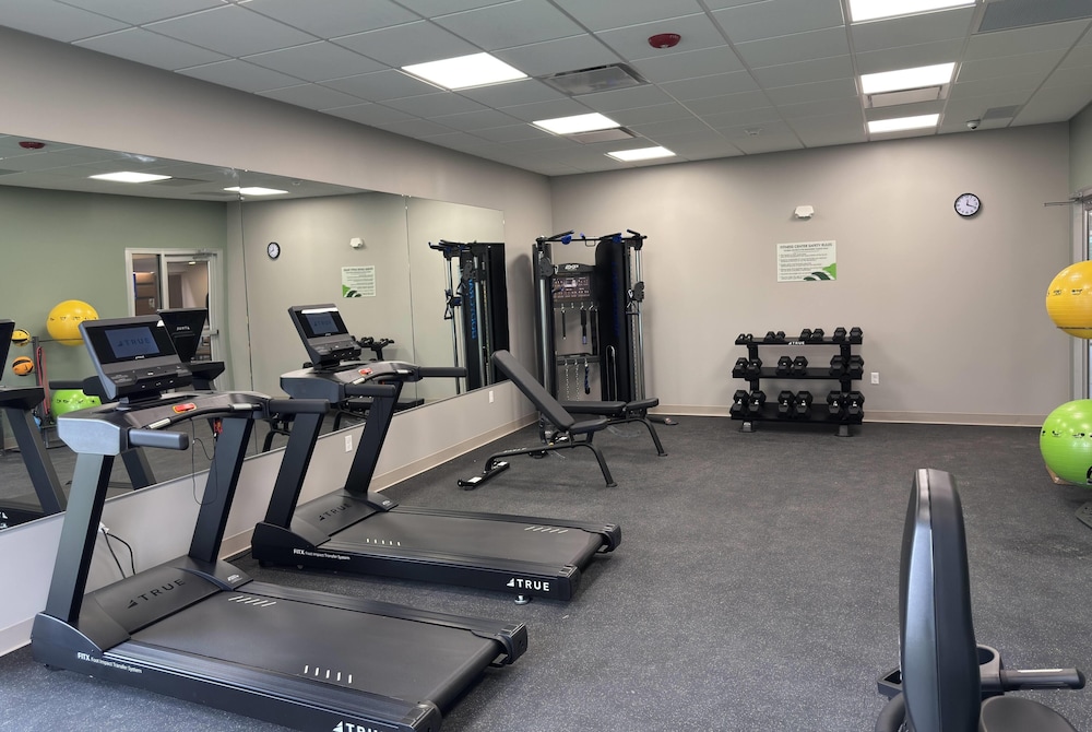 Wingate by Wyndham Geneva at SPIRE Academy 28/56