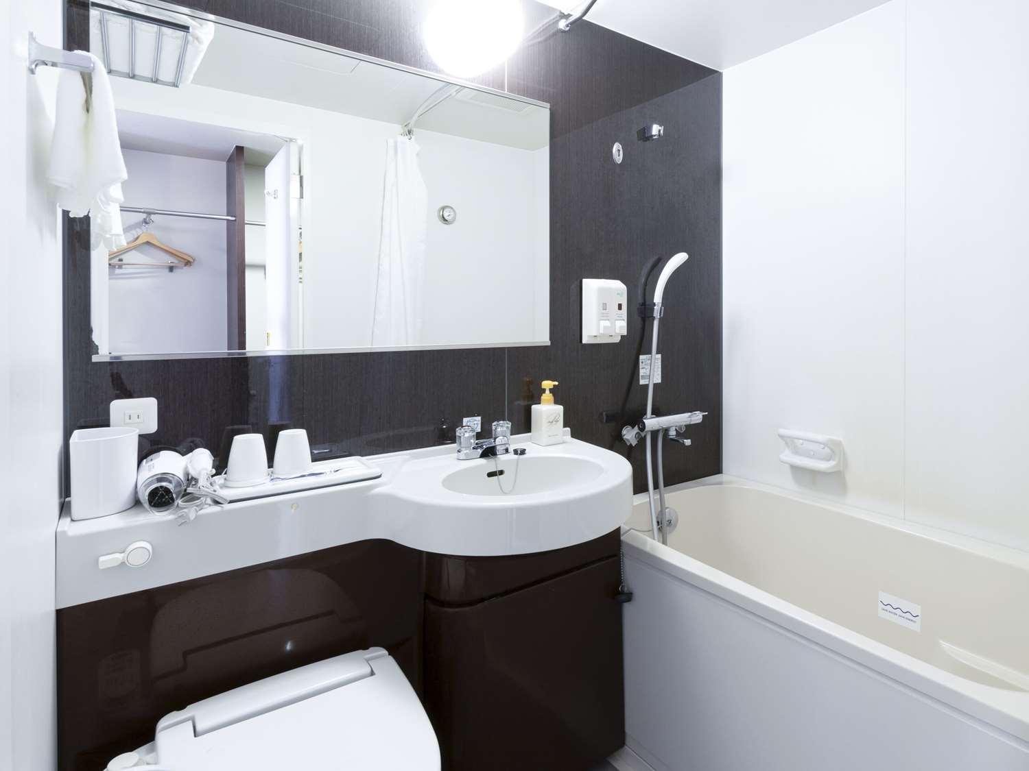 Comfort Hotel Central International Airport 53/53