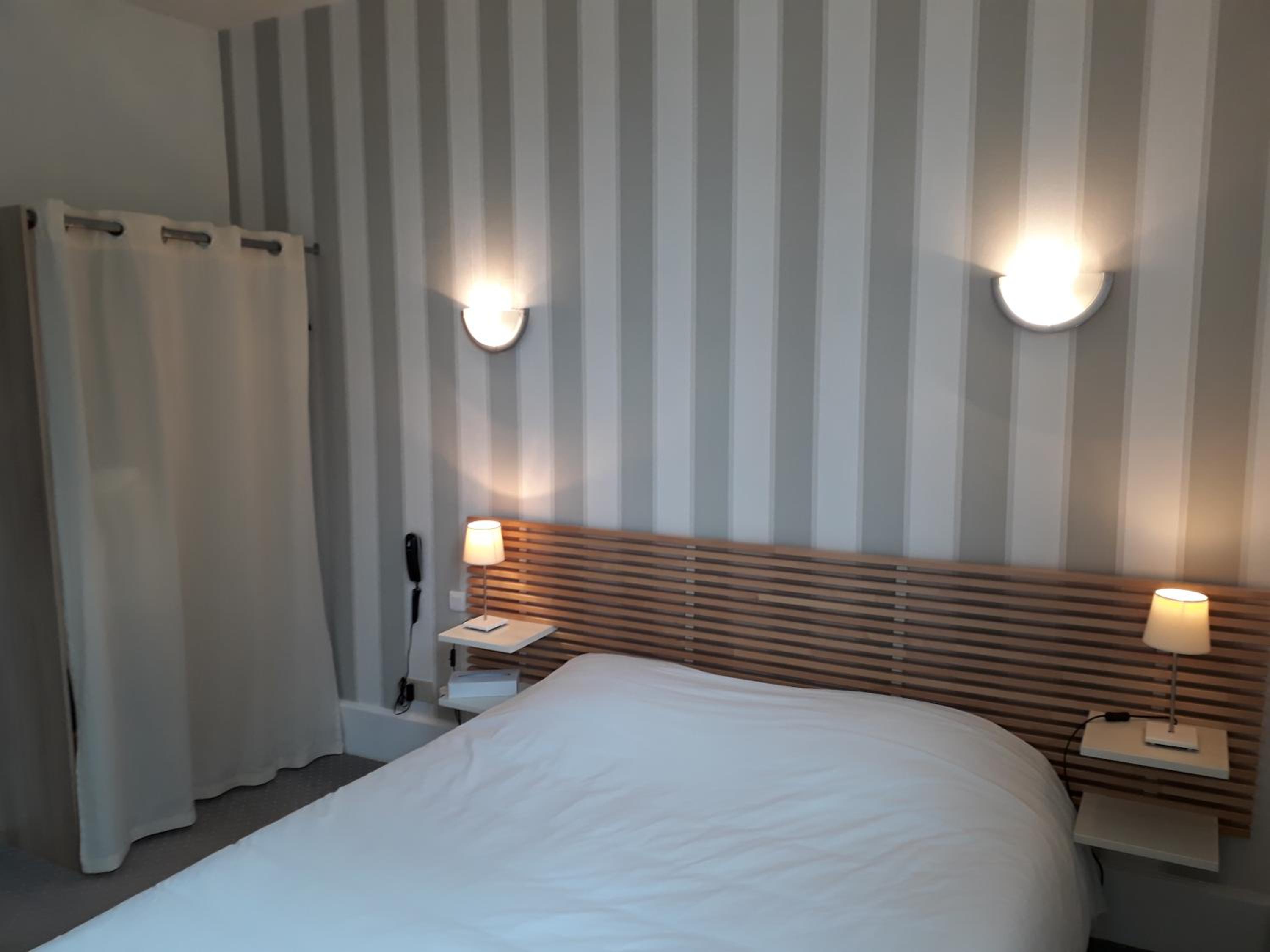 HOTEL AU COLOMBIER DU TOURON 11/23