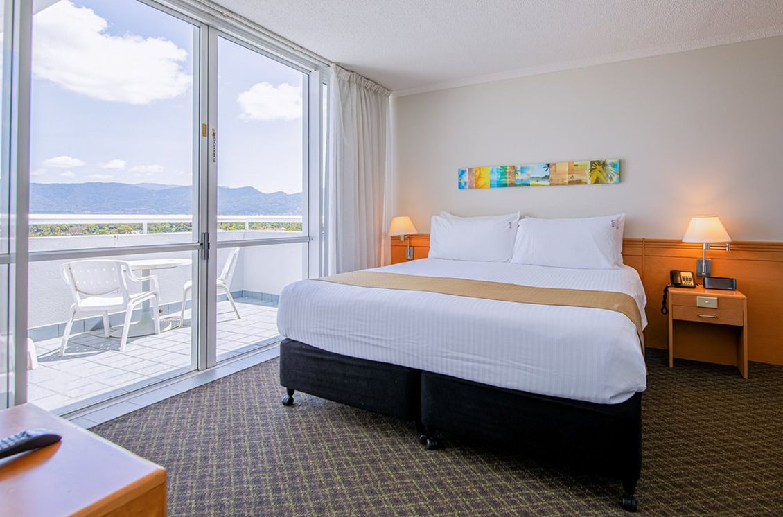 Cairns Harbourside Hotel 17/60