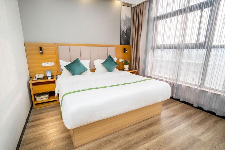 BUSINESS, QUEEN BED