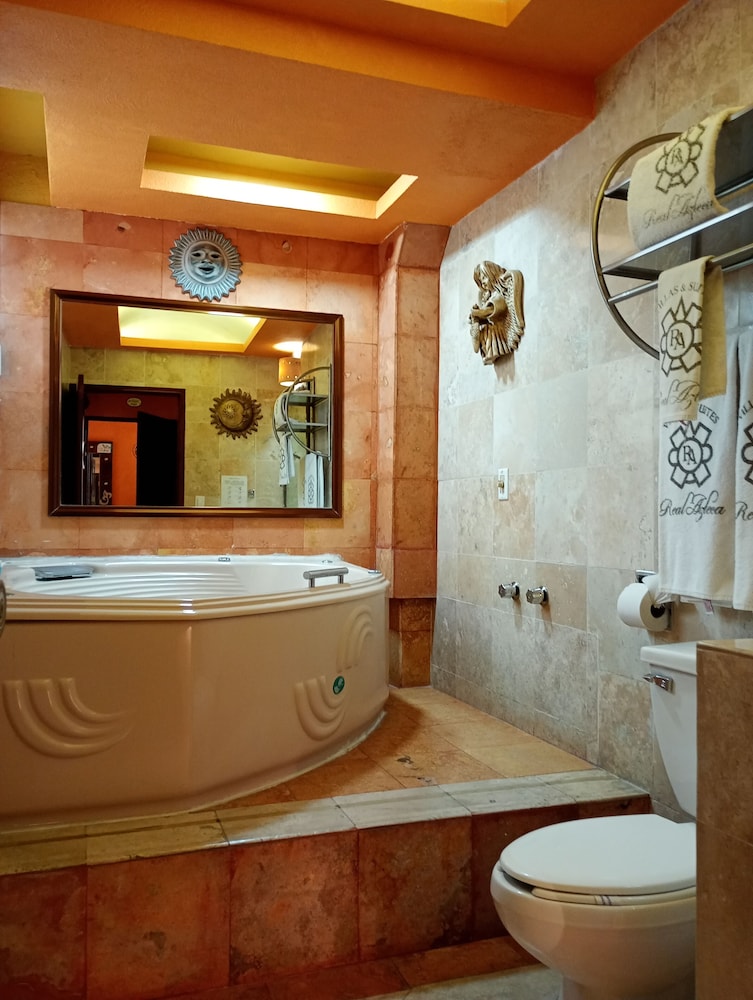 Hotel Villas and Suites Real Azteca 40/41