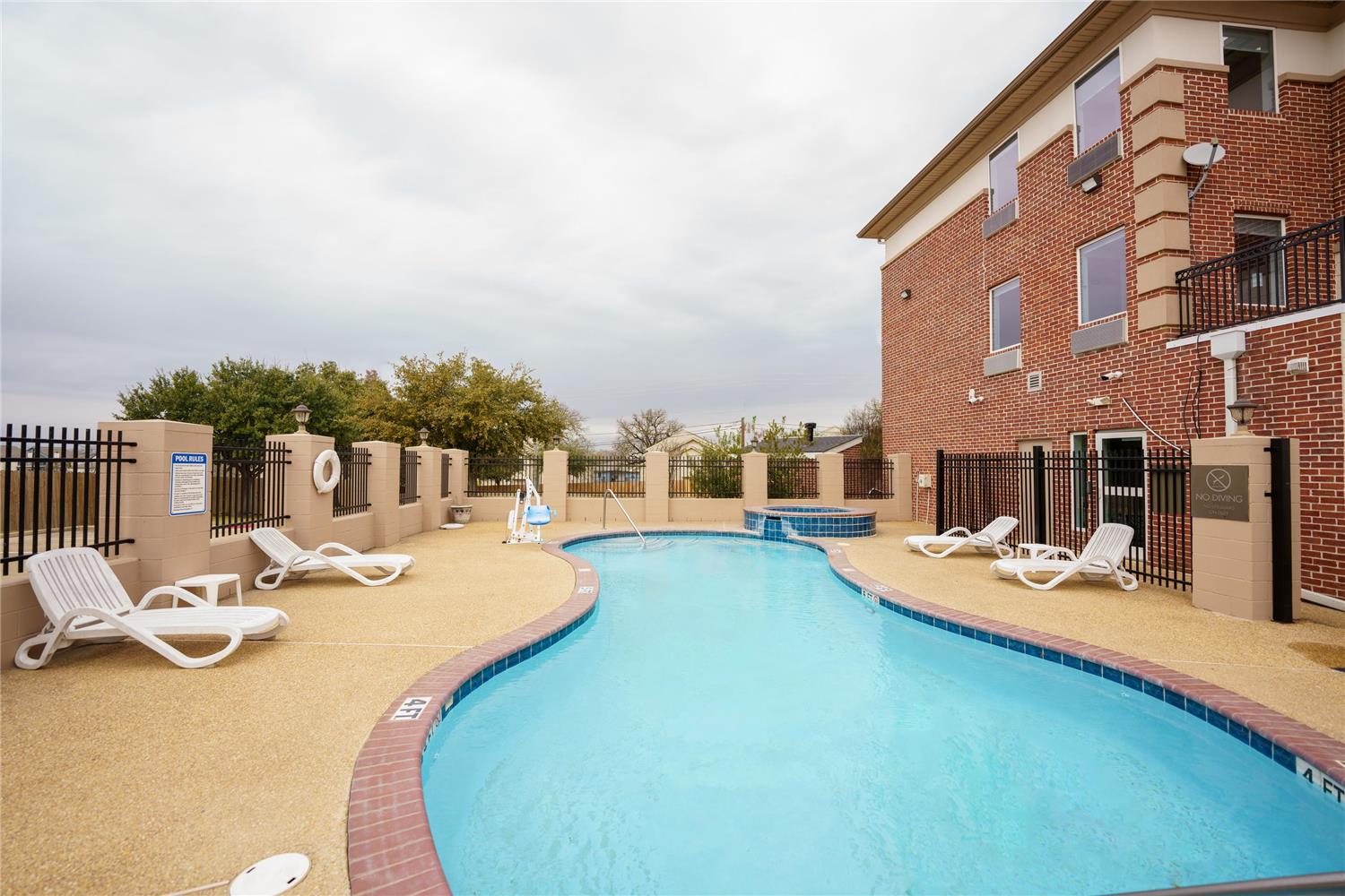 Comfort Suites University Drive, College Station, TX 36/41