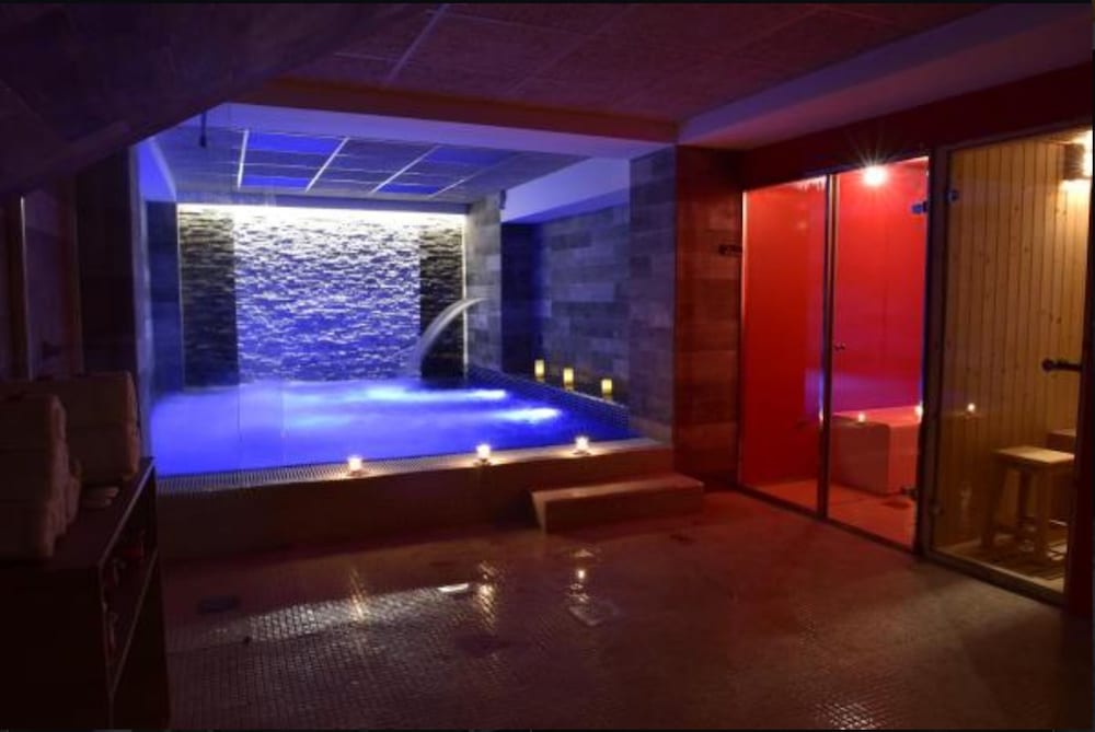 AZ HOTEL VAGUE D OR 34/60
