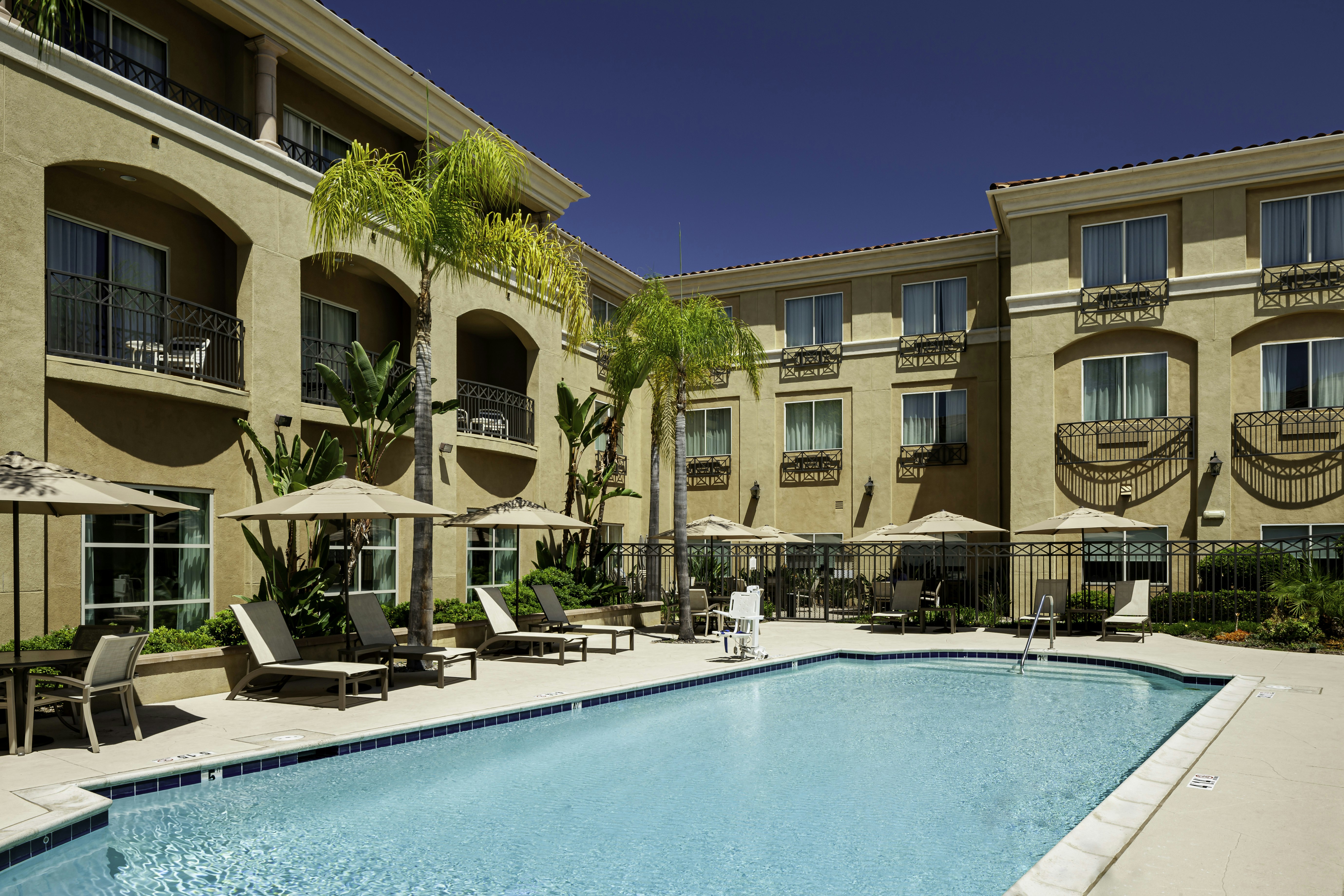 Hilton Garden Inn San Diego/Rancho Bernardo 76/78