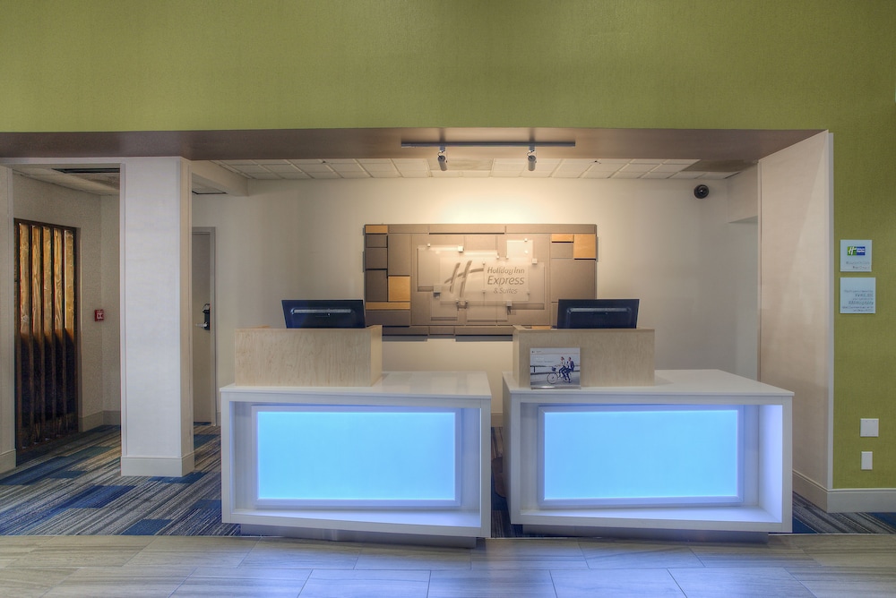Holiday Inn Express Suites Tempe 10/46