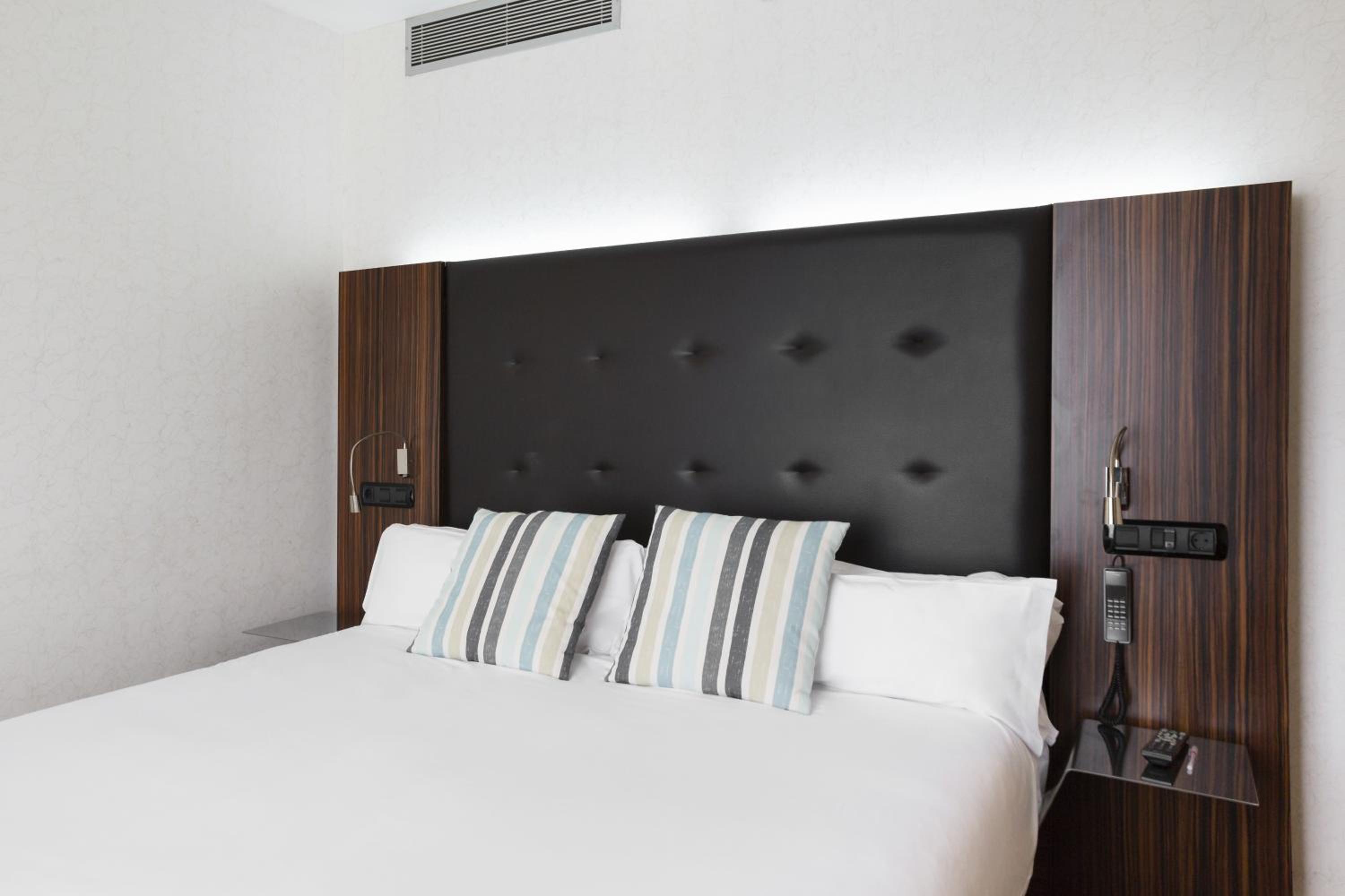 غرفة سوبيريور بشرفة، Petit Palace Tamarises 2/10