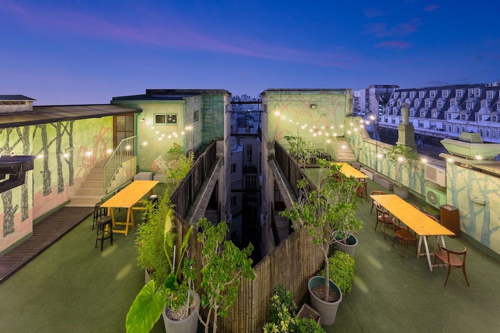 MILHOUSE HOSTEL AVENUE 2/65