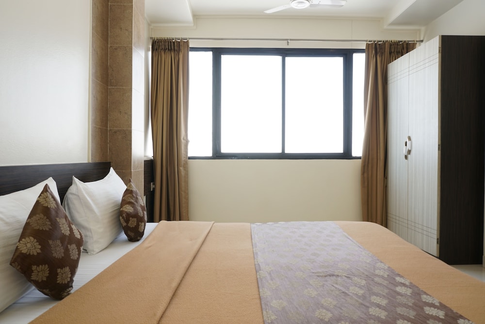 Hotel Pavitra 9/17