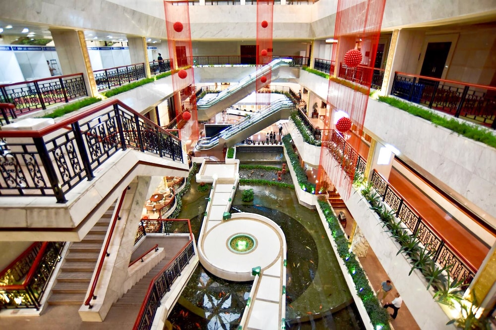 Guangdong Hotel (Sun Yat-sen Memorial Hall Station) 16/73
