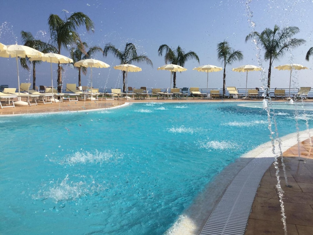 Blue Bay Resort 3/72