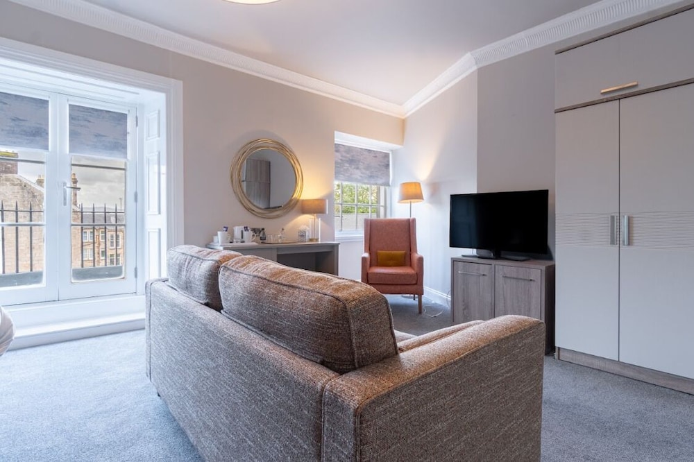 The Tontine Hotel 40/64