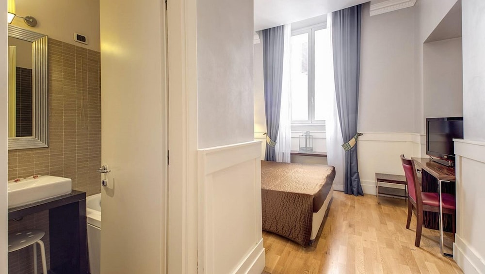 939 Hotel 28/52